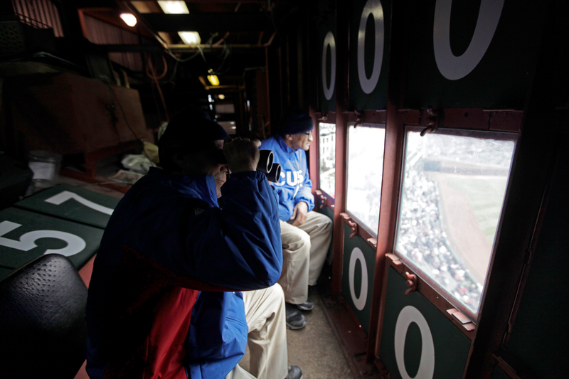 Illustration for article titled Rare Photos Of Wrigley's Scoreboard Mark Its 100th Anniversary
